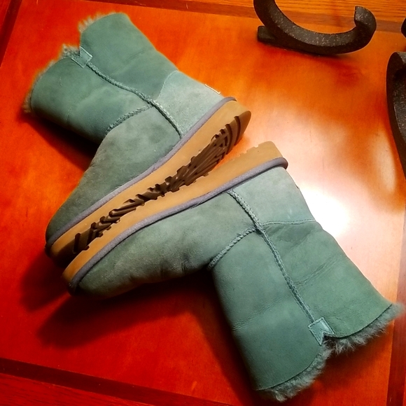 UGG BOOTS - Picture 4 of 8